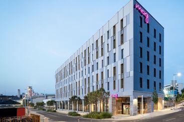 هتل Moxy Plymouth