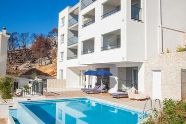 هتل Villa Cascada