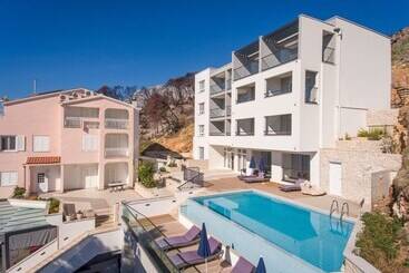 هتل Villa Cascada