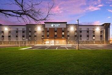 هتل Woodspring Suites Dearborn   Detroit