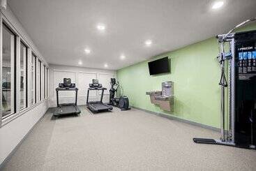 هتل Woodspring Suites Dearborn   Detroit