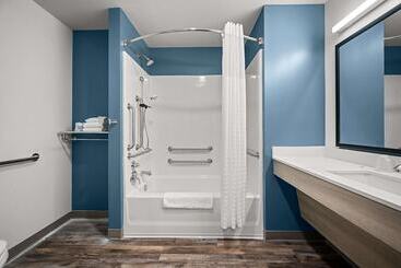 هتل Woodspring Suites Dearborn   Detroit