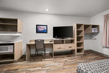 هتل Woodspring Suites Dearborn Detroit
