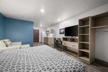 هتل Woodspring Suites Dearborn   Detroit