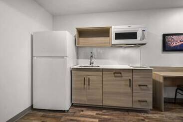 هتل Woodspring Suites Dearborn   Detroit
