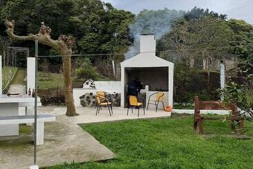 اقامتگاه Charming 3 Bed House