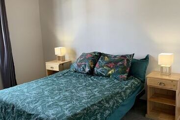 اقامتگاه Charming 3 Bed House