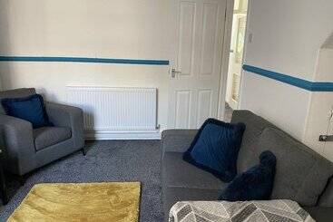 اقامتگاه The Union   Stylish 4 Bed House