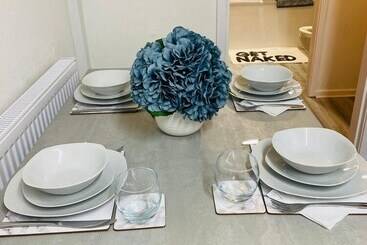 اقامتگاه The Union   Stylish 4 Bed House