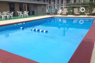 Town House Motel & Pool Near Mt. Rushmore