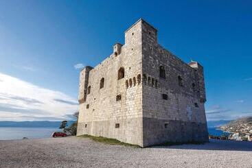 هتل Apartments Senj
