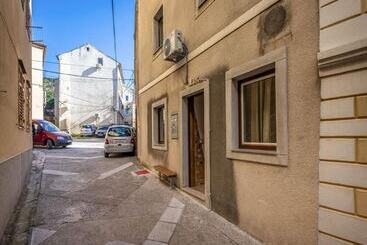 هتل Apartments Senj