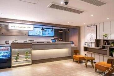 Hanting Hotel Shanghai Lingang Dishui Lake