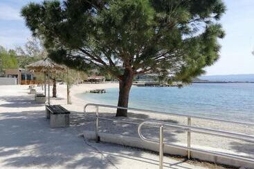 پانسیون Apartments Sun & Sea