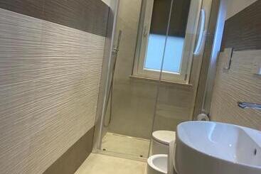پانسیون Divina Holiday   Rooms