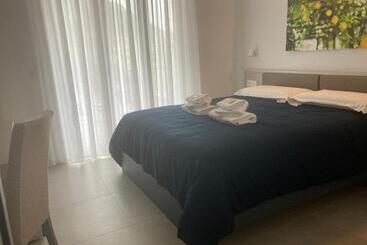 پانسیون Divina Holiday Rooms
