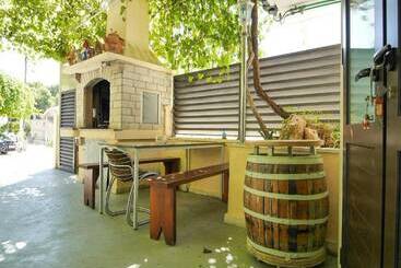 پانسیون Villa Apartments Babaja