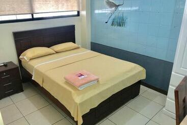 تختخواب و صبحانه Villa Garza Inn