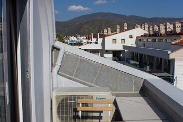 هتل Aloha Suites Mediterranean