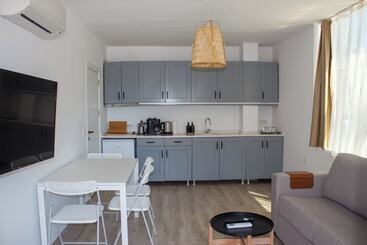 هتل Aloha Suites Mediterranean