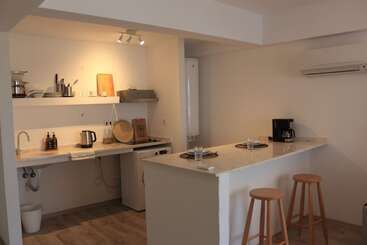 هتل Aloha Suites Mediterranean