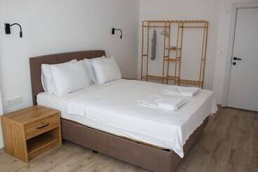 هتل Aloha Suites Mediterranean