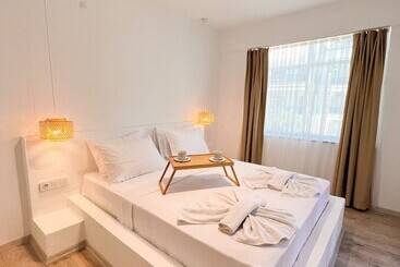 هتل Aloha Suites Mediterranean