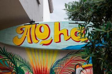 هتل Aloha Suites Mediterranean
