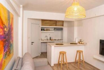 هتل Aloha Suites Mediterranean