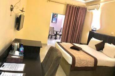 Forever Hotels And Suites
