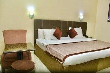 Forever Hotels And Suites