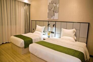 هتل Greentree Inn Xinjiang Kashgar Food Street
