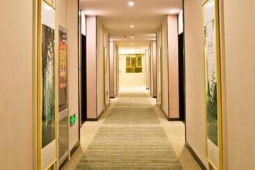 هتل Greentree Inn Xinjiang Kashgar Food Street