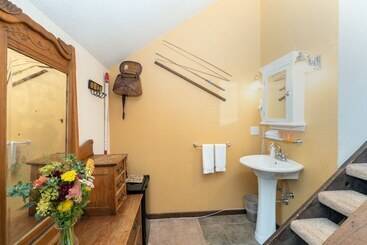 Manitou Lodge 8 By Alpine Lodging Telluride
