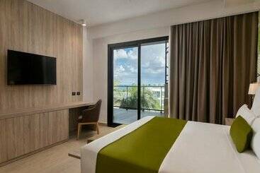 Serenade All Suites - Adults Only Resort