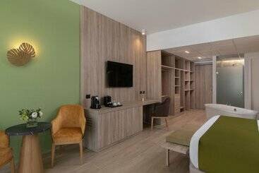 Serenade All Suites - Adults Only Resort