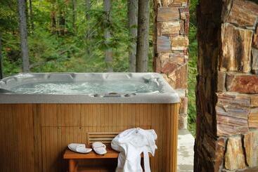 Snow Creek Cabins By Fernie Lodging Co