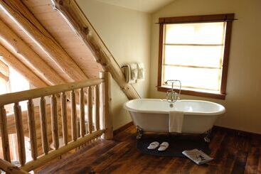 Snow Creek Cabins By Fernie Lodging Co