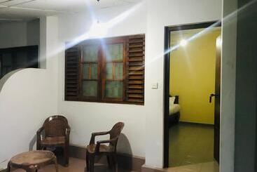 هتل Green Parrot Family Resort