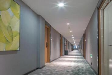 هتل Greentree Inn Express Shangqiu Beihai Road South Railway Station