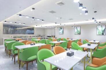 هتل Greentree Inn Express Shangqiu Beihai Road South Railway Station