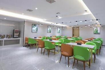 هتل Greentree Inn Express Shangqiu Beihai Road South Railway Station