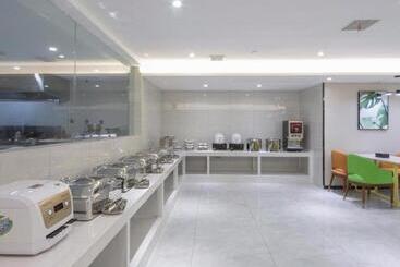 هتل Greentree Inn Express Shangqiu Beihai Road South Railway Station