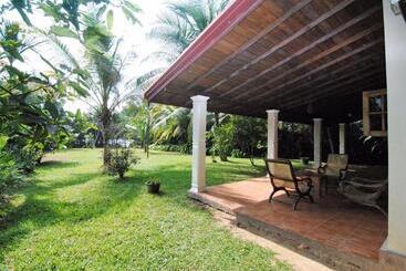 هتل Mangrove Villa   Yoga & Ayurveda