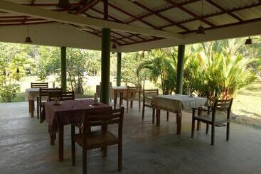 هتل Mangrove Villa   Yoga & Ayurveda