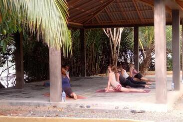 هتل Mangrove Villa   Yoga & Ayurveda