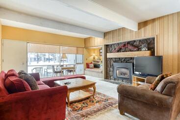 هتل Meadow House 15 | Discover Sunriver