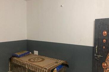 هتل Oyo 70137 S L V Residencies