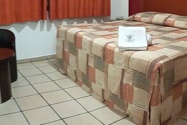 هتل Parador Del Rey