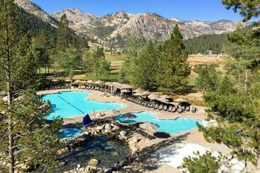 هتل Resort At Squaw Creek S 810 & 812